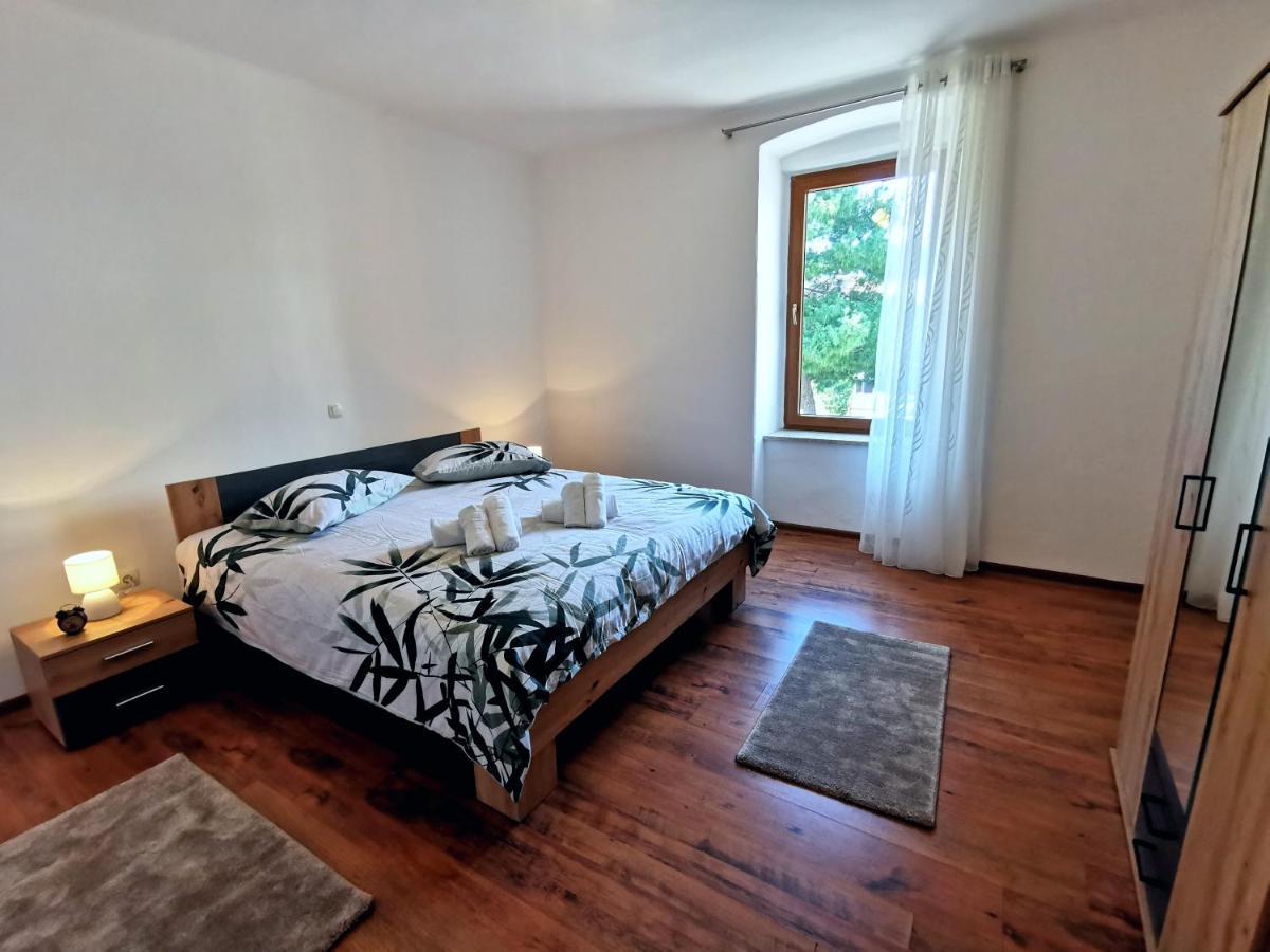 Parun Apartment Pula Bagian luar foto