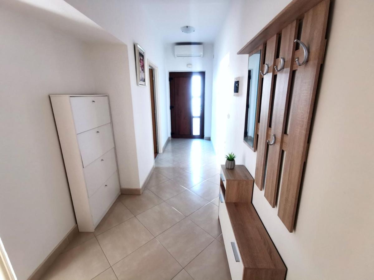 Parun Apartment Pula Bagian luar foto
