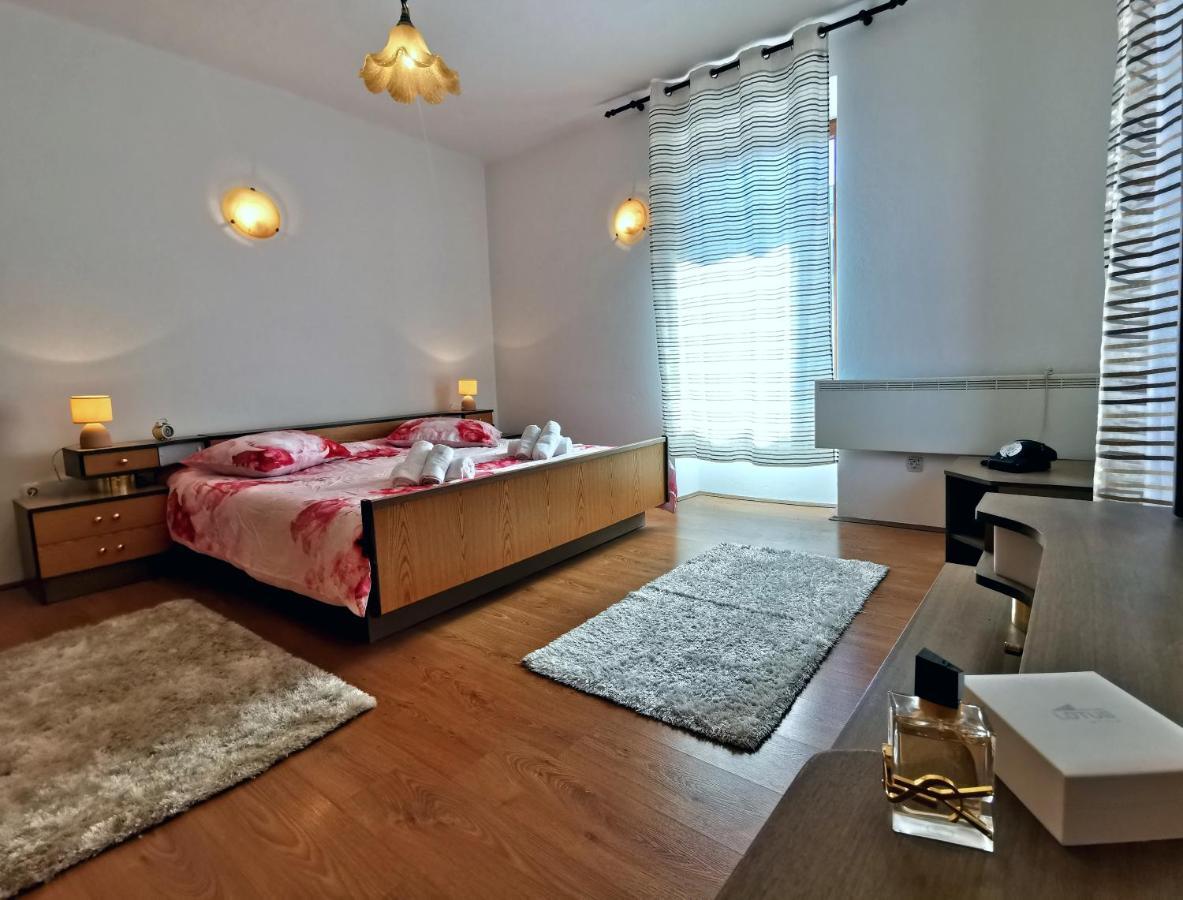 Parun Apartment Pula Bagian luar foto
