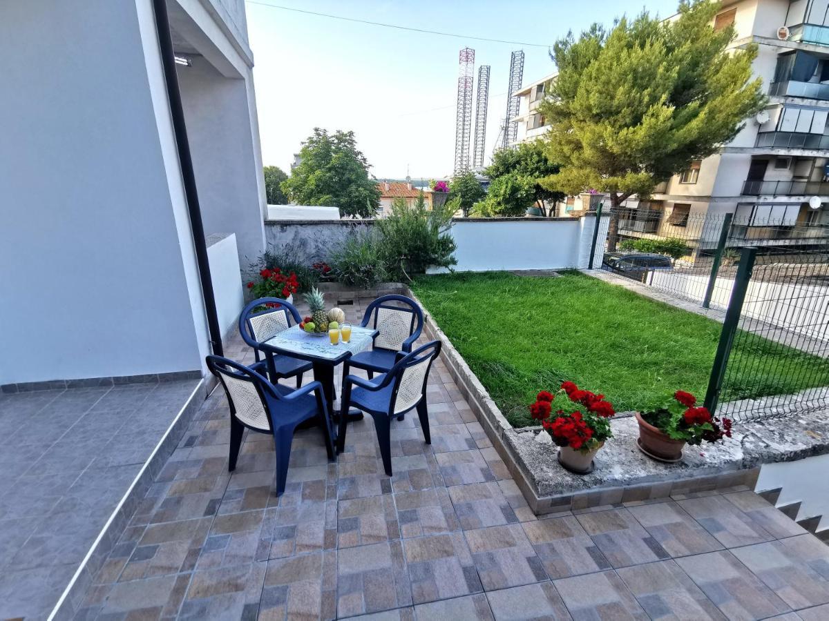 Parun Apartment Pula Bagian luar foto